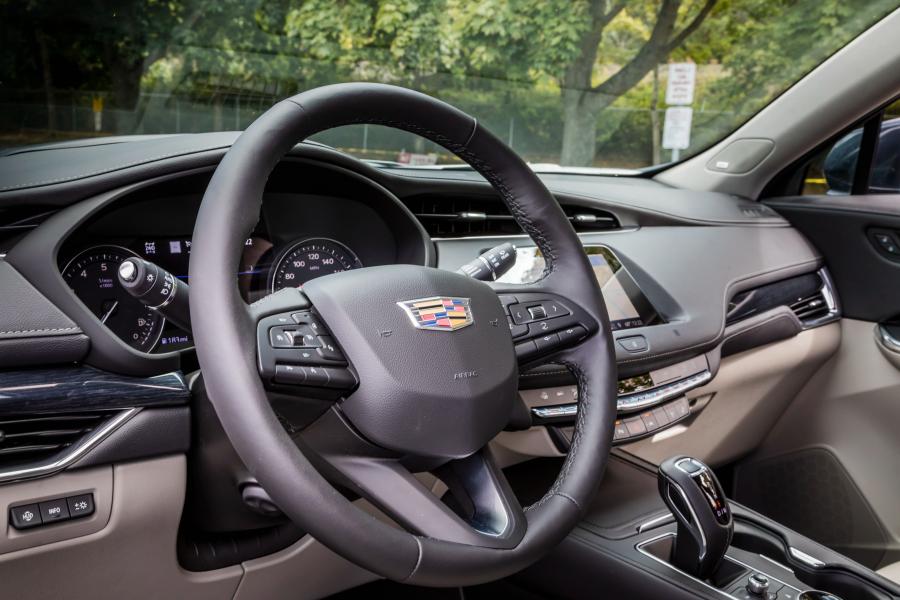 Панель приборов Cadillac XT4 Premium Luxury 2018 года  (NA) (фото 7 из 34)